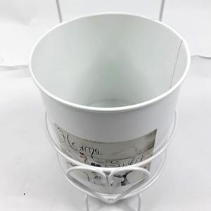 Beyaz Ferfejeden Seyyar Tuvalet Kağıtlığı Ve Çöp Kovası