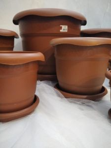 Kahverengi Yuvarlak Özel Altlıklı Boy Boy Plastik Çiçek Saksıları Sağlam Plastik