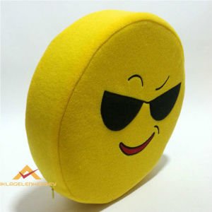 GÖZLÜKLÜ DESENLİ SARI DEKORATİF EMOJİ YASTIK