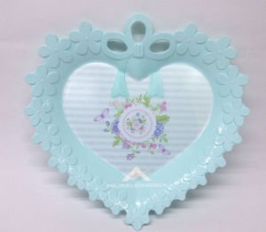 Çiçek ve Kalp Desenli Servis Tepsisi 32x30cm Duvara Asılabilir Şık Tasarım Plastik Sunum Tepsisi