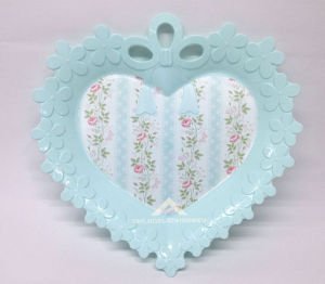 Çiçek ve Kalp Desenli Servis Tepsisi 32x30cm Duvara Asılabilir Şık Tasarım Plastik Sunum Tepsisi
