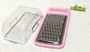 13,5x6cm Boyutlarında Plastikten Üretilmiş Hazneli Rende