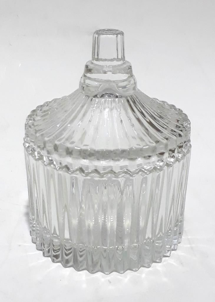 6,5x6,5x9cm Boyutunda Kapaklı Kaliteli Camdan Üretilmiş Şekerlik Kaliteli Camdan Üretilmiştir