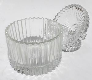 6,5x6,5x9cm Boyutunda Kapaklı Kaliteli Camdan Üretilmiş Şekerlik Kaliteli Camdan Üretilmiştir