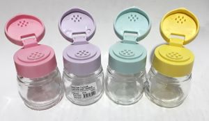 2 Adet 7x5x5cm Boyutlarında Cam ve Kapaklı Tuzluk ve Karabiberlik