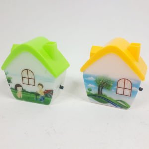 Ev Modeli Şeklinde Renkli Desenli Anahtarlı Prize Takılan Gece Lambası