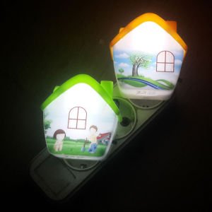 Ev Modeli Şeklinde Renkli Desenli Anahtarlı Prize Takılan Gece Lambası