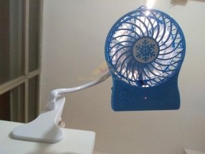 AYRILABİLİR MANDALLI ŞARJLI MASAÜSTÜ MİNİ FAN