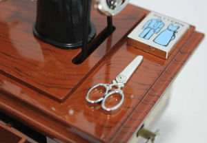 ANTİKA DİKİŞ MAKİNESİ MODELİNDE MÜZİK KUTUSU