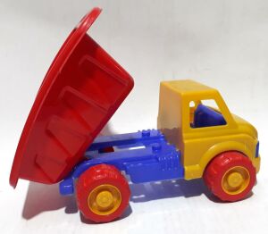 27x15x15cm  Boyutunda Kırmızı Fonksiyonsuz Oyuncak Sağlam Kamyon Sağlığa Zararsız Maddeden Üretim