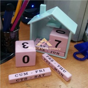 Dekoratif Şık Sonsuz Takvim Hediyelik Ev Şeklinde Kalpli Pencereli Çatılı Sonsuz Takvim