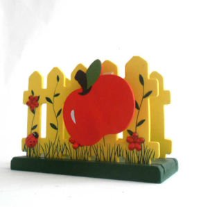 AHŞAP BAHÇE ÇİTİ MODEL MANDALLI NOT TUTACAKLI RENKLİ MEYVE BAHÇESİ DESENLİ MASA ÜSTÜ AHŞAP PEÇETELİK