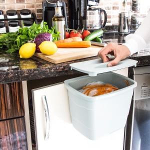 Askılı Pratık çöp kovası, Dolap kapaklarına asılan çöp kovası