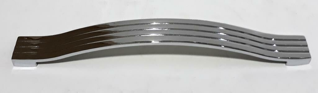 Delikler Arası 16cm Boyu 18cm Çelik Gümüş Renginde Çekmece Kulpu Yatay Çizgileri Olan 2 Delikli Kulp