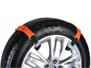 8 PARÇA SÜRTÜNMEYE ÖZEL MALZEMEDEN ÜRETİLMİŞ DEMİR APARATLI 2 ADET ELDİVENLİ PLASTİK KAR ZİNCİRİ