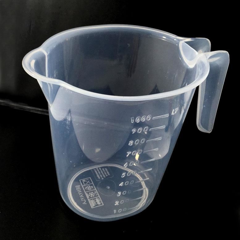Şeffaf Kırılmayan Plastikten Kulplu Sürahi Tipi 1 Litre Ölçü Kabı Çok Amaçlı Dereceli Ölçek Kap
