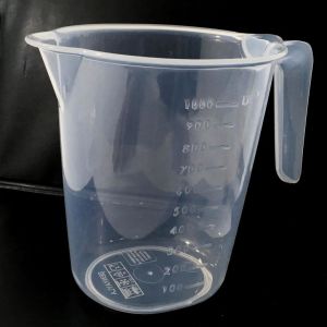 Şeffaf Kırılmayan Plastikten Kulplu Sürahi Tipi 1 Litre Ölçü Kabı Çok Amaçlı Dereceli Ölçek Kap