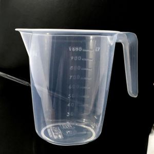 Şeffaf Kırılmayan Plastikten Kulplu Sürahi Tipi 1 Litre Ölçü Kabı Çok Amaçlı Dereceli Ölçek Kap