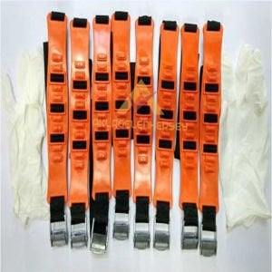 8 PARÇA SÜRTÜNMEYE ÖZEL MALZEMEDEN ÜRETİLMİŞ DEMİR APARATLI 2 ADET ELDİVENLİ PLASTİK KAR ZİNCİRİ