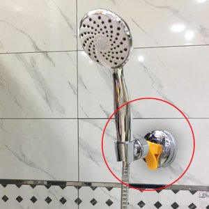 Her Yere Kolayca Yapışan Vantuzlu Duş Fıskiye Askısı Mafsallı Oynar Başlıklı