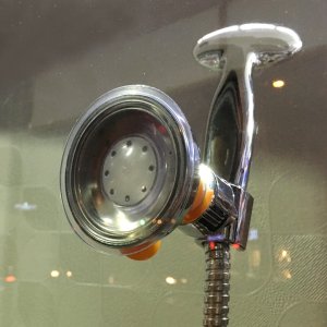 Her Yere Kolayca Yapışan Vantuzlu Duş Fıskiye Askısı Mafsallı Oynar Başlıklı