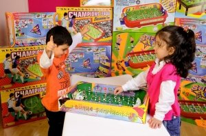 BÜYÜK BOY 60x40cm TAM KADRO FUTBOL OYUNU YAYLI MASA MAÇI OYUNU