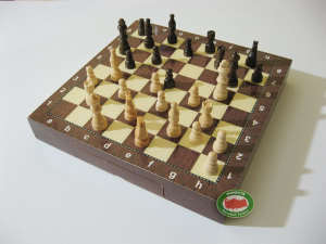 Kaplamalı Ve Çekmeceli Ahşap Satranç Takımı