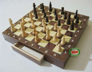Kaplamalı Ve Çekmeceli Ahşap Satranç Takımı