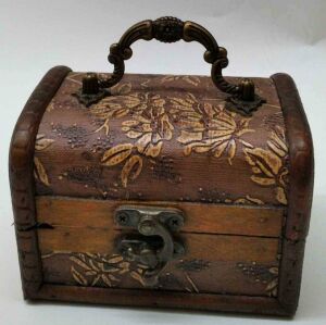 Ahşap Sandık Şeklinde Otantik Dekoratif Desenli Takı Kutusu 11cmx 8 Cm Yükseklik 8 Cm D-7