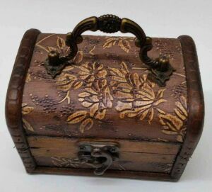 Ahşap Sandık Şeklinde Otantik Dekoratif Desenli Takı Kutusu 11cmx 8 Cm Yükseklik 8 Cm D-7