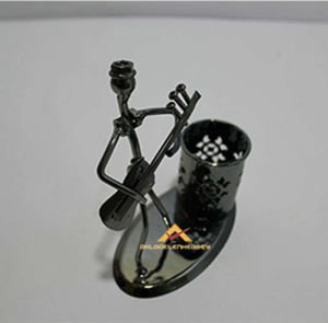 METAL TİTANYUM KAPLAMA GİTAR ÇALAN ADAM BİBLO