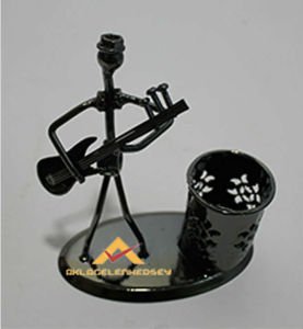 METAL TİTANYUM KAPLAMA GİTAR ÇALAN ADAM BİBLO