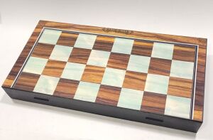 Büyük Boy Ahşap Ağaç Pullarla Zarlar Dahil 46x46 Cilalı Ceviz Rengi Kaplama Damalı Tavla Oyun Takımı