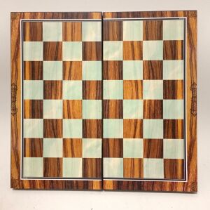 Büyük Boy Ahşap Ağaç Pullarla Zarlar Dahil 46x46 Cilalı Ceviz Rengi Kaplama Damalı Tavla Oyun Takımı