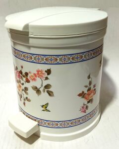 23x23x24cm Ebatta 5L Kapasiteli Ayakla Açılan Kapaklı Çöp Kutusu Kaliteli Plastikten Üretilmiştir