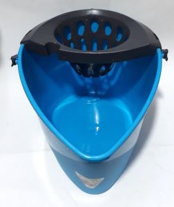 38x30x24cm Boyutlarında Sıkma Yeri Olan Temizlik İçin Su Kovası  Kaliteli Plastikten Üretilmiştir