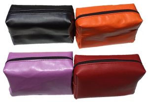 Bir Çok Farklı Renkte Kaliteli Kumaştan Üretilmiş Makyaj Çantası 20x12x7cm Boyutlarındadır