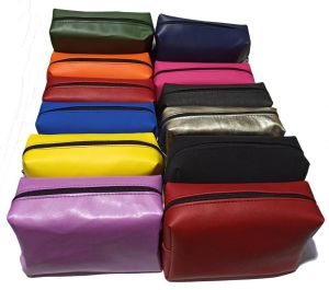 Bir Çok Farklı Renkte Kaliteli Kumaştan Üretilmiş Makyaj Çantası 20x12x7cm Boyutlarındadır