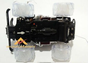 UZAKTAN KUMANDALI ŞARJLI IŞIK MÜZİKLİ ARAZİARACI