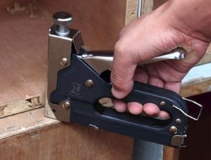 Profesyonel Ölçü Ayarlı Özel Çantalı Mobilyacı El Zımba Çakma Tabancası Ve Çakma Telleri Seti