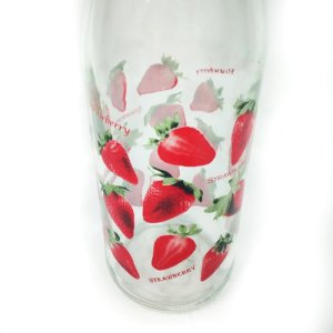 Çilek Baskılı 1 lt Kapasiteli Cam Süt Şişesi Dekoratif Su Şişesi
