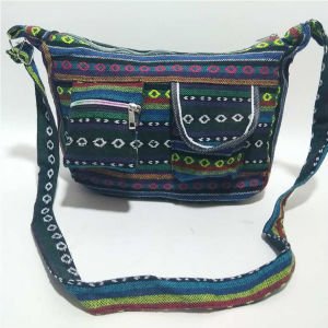 POSTACI MODEL RENKLİ DESENLİ KADIN OMUZ ÇANTASI