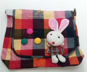 POSTACI MODEL PELUŞ AYICIKLI HELLO KİTTY DİZAYN GENÇ BAYAN ÇANTASI KADIN OMUZ ÇANTASI