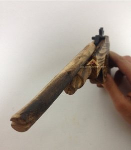 LASTİK FIRLATAN MEKANİZMALI NOSTALJİK TAHTA TABANCA 29x11cm