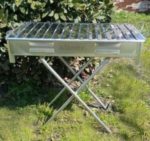 Ayaklı Büyük Mangal 60cm Kebapçı Tipi Geniş Oluklu Paslanmaz Galvaniz Gövde Krom Köfteci Izgarası