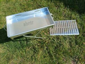 Ayaklı Büyük Mangal 60cm Kebapçı Tipi Geniş Oluklu Paslanmaz Galvaniz Gövde Krom Köfteci Izgarası