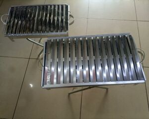 Ayaklı Büyük Mangal 60cm Kebapçı Tipi Geniş Oluklu Paslanmaz Galvaniz Gövde Krom Köfteci Izgarası