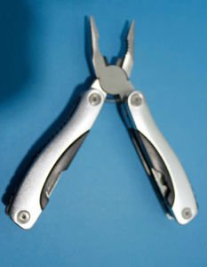 11 FONKSİYON KATLANIR PENSE ÇAKI VE TAKIM SETİ