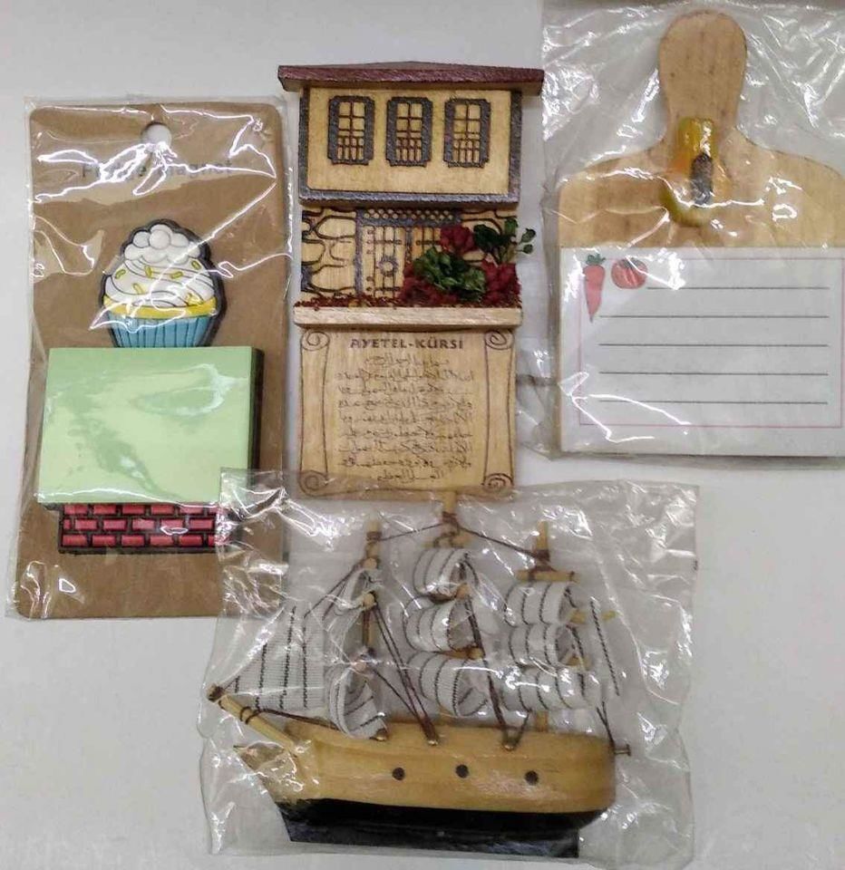 Magnetli Ahşap Ve Silikon Dolap Süsleri, Ahşap Safranbolu Evinde Ayetel Kürsi Yazılı