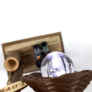 Gerçek Odunlu Ve Lambalı Banktaki Çift Model Love Kalemlik